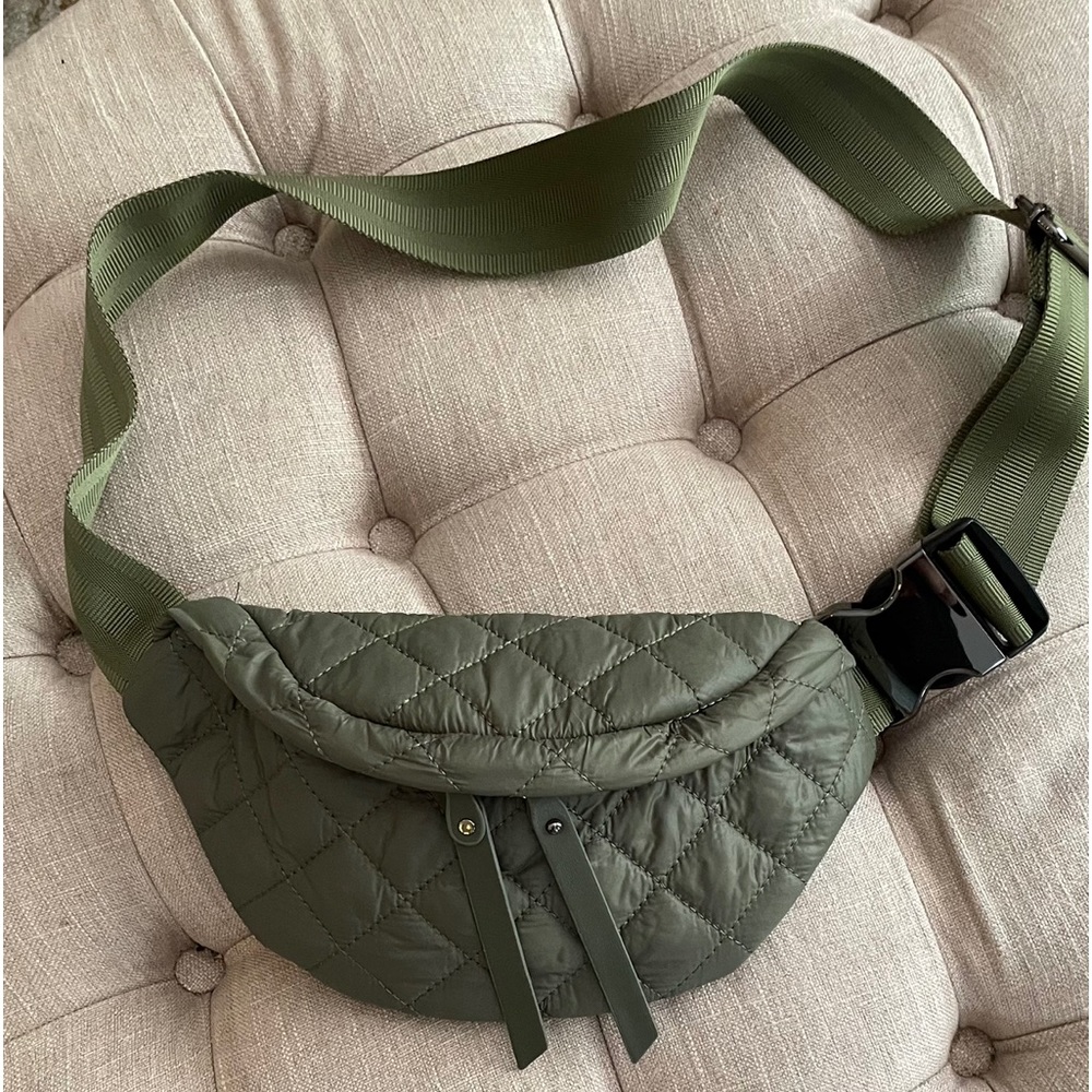 💚QUILTED ARMY GREEN NYLON FANNY PACK/ BELT BAG💚